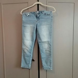 Lot of 2 cropped jeans